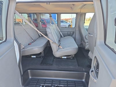 2025 Chevrolet Express Passenger 3500 1LT