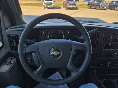 2025 Chevrolet Express Passenger 3500 1LT