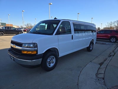2025 Chevrolet Express Passenger 1LT