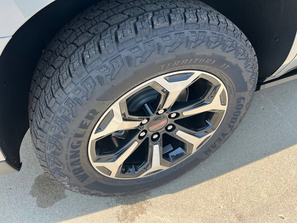 2026 GMC Yukon AT4 - Photo 10