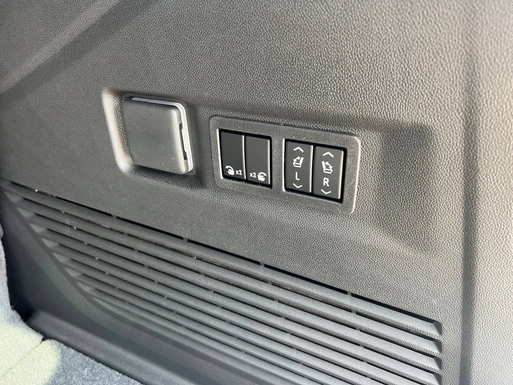 2026 GMC Yukon AT4 - Photo 14