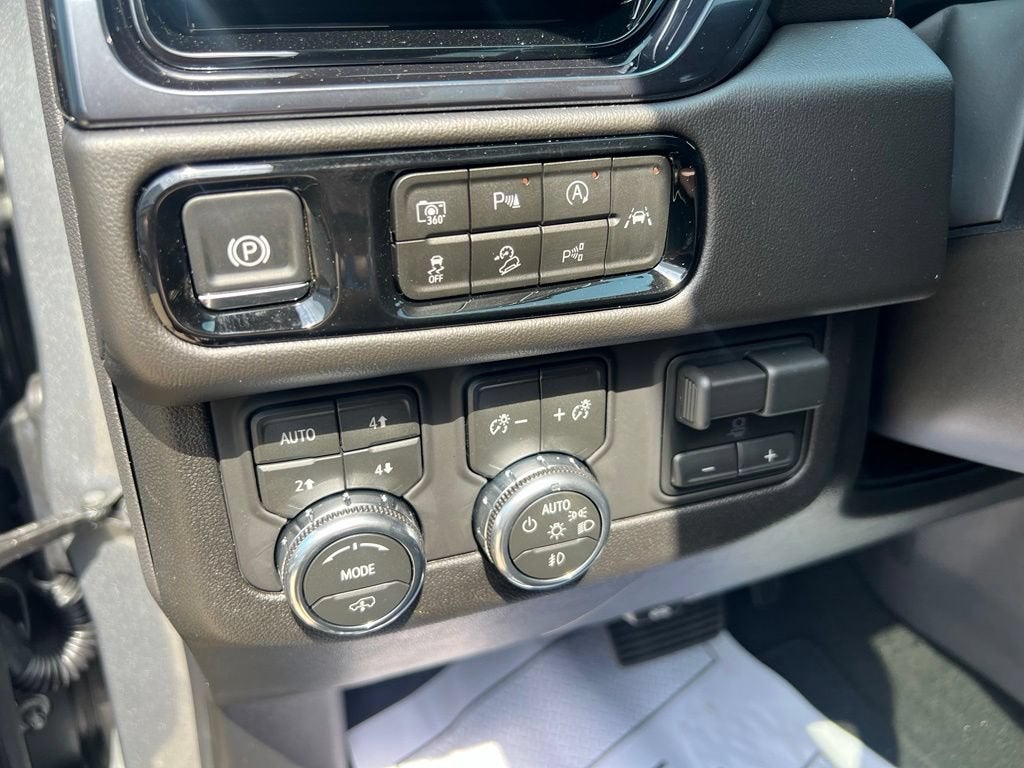 2026 GMC Yukon AT4 - Photo 28