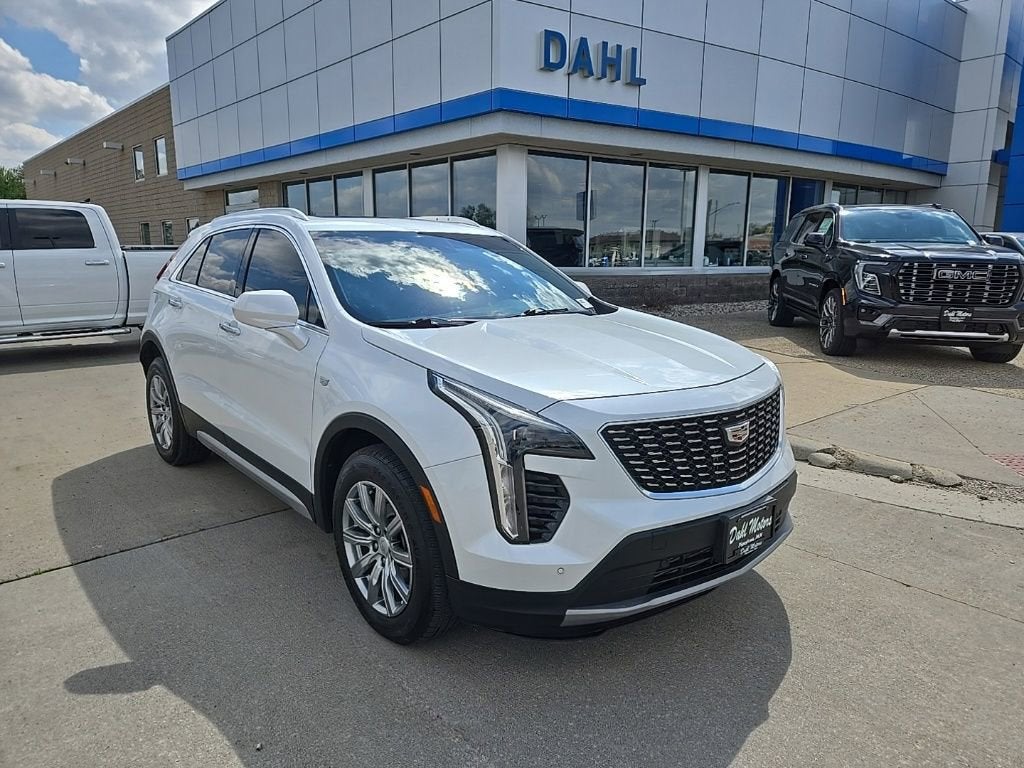 Used 2020 Cadillac XT4 Premium Luxury with VIN 1GYFZDR45LF017496 for sale in Pipestone, Minnesota
