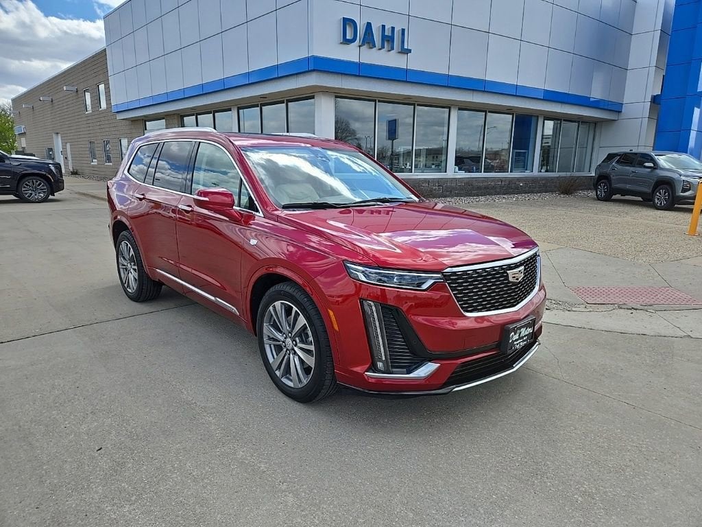 Used 2022 Cadillac XT6 Premium Luxury with VIN 1GYKPDRS1NZ101304 for sale in Pipestone, Minnesota