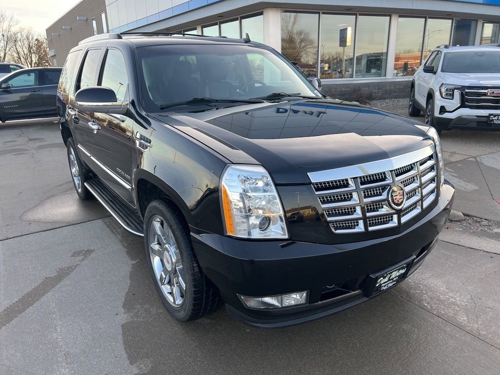 Used 2014 Cadillac Escalade Luxury with VIN 1GYS4BEF3ER230568 for sale in Pipestone, Minnesota