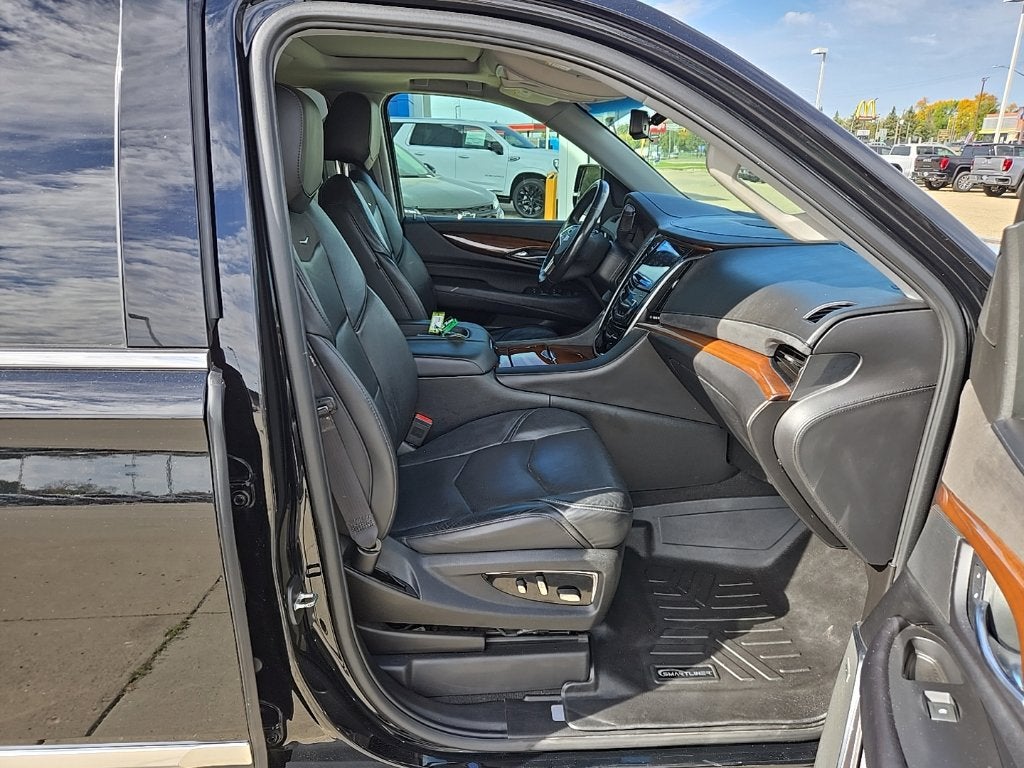 2018 Cadillac Escalade ESV Luxury