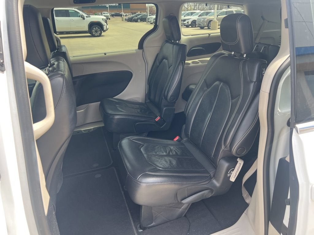 2022 Chrysler Pacifica Touring L