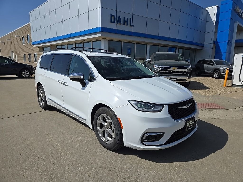 Used 2023 Chrysler Pacifica Limited with VIN 2C4RC1GG3PR520877 for sale in Pipestone, Minnesota