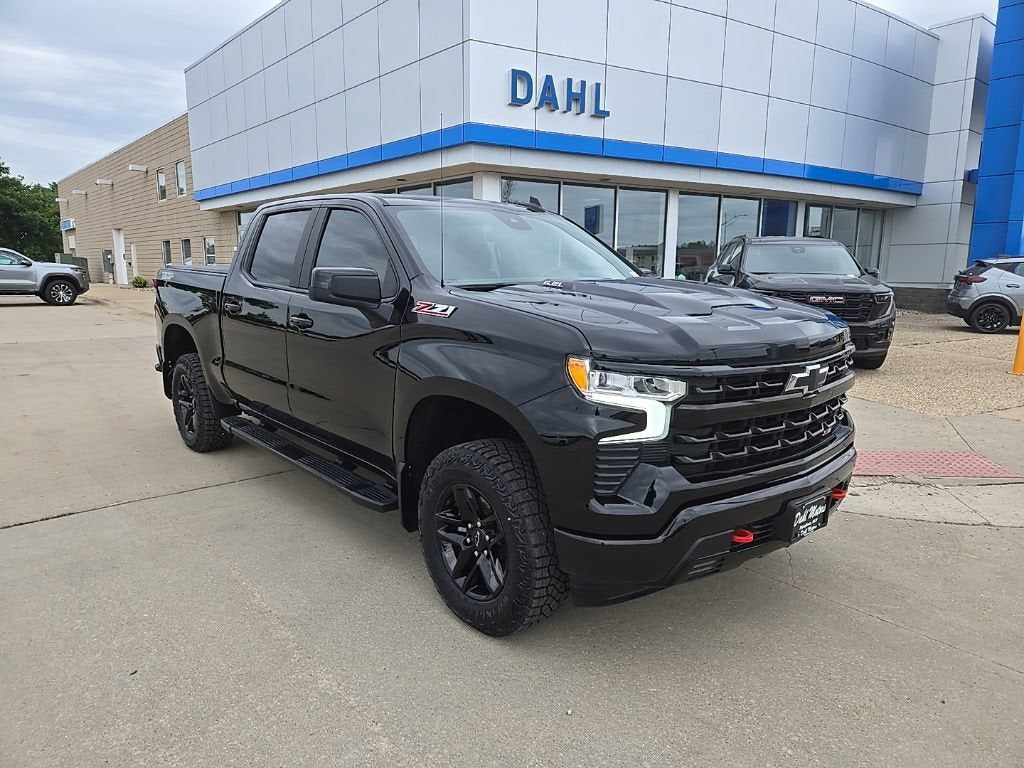 Used 2024 Chevrolet Silverado 1500 LT Trail Boss with VIN 3GCUDFEL4RG426813 for sale in Pipestone, Minnesota