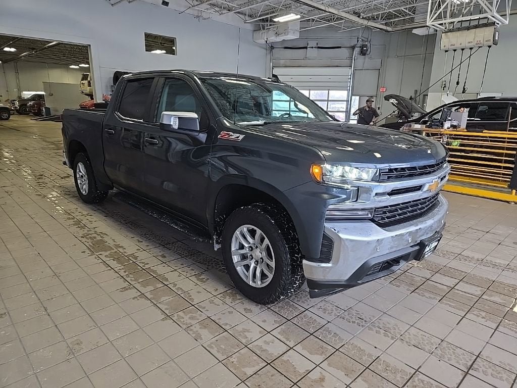 Used 2020 Chevrolet Silverado 1500 LT with VIN 3GCUYDED4LG259717 for sale in Pipestone, Minnesota