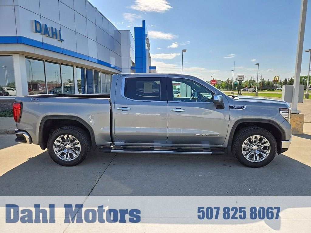 2023 GMC Sierra 4WD Crew Cab Short Box SLT's photo