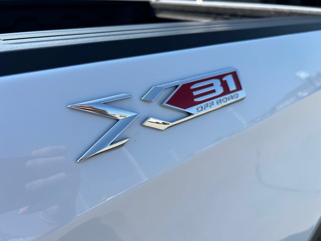 2026 GMC Sierra 1500 SLT - Photo 11