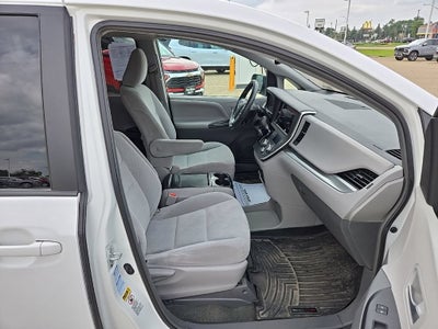 2017 Toyota Sienna LE