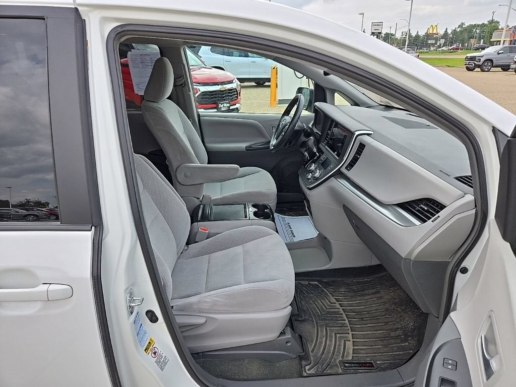 2017 Toyota Sienna LE