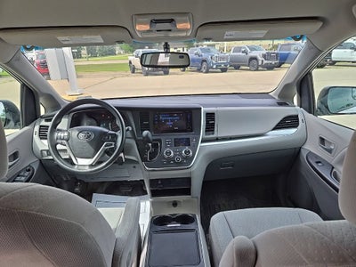 2017 Toyota Sienna LE