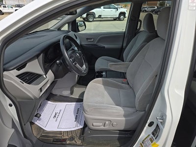 2017 Toyota Sienna LE