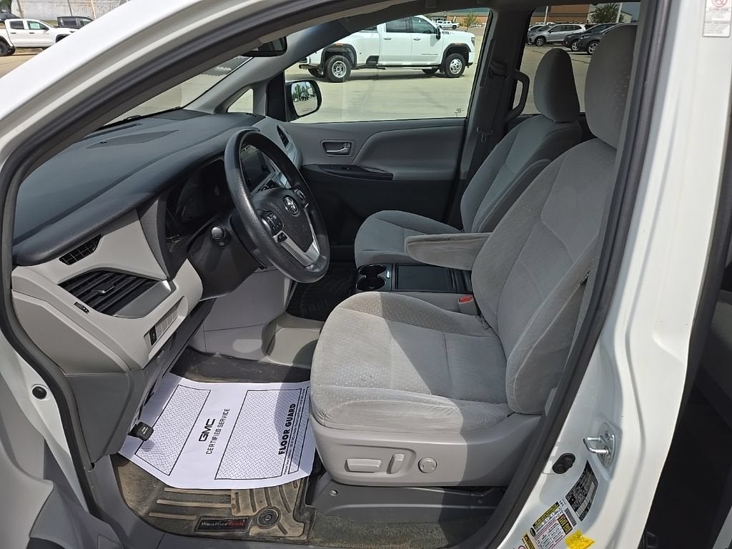 2017 Toyota Sienna LE
