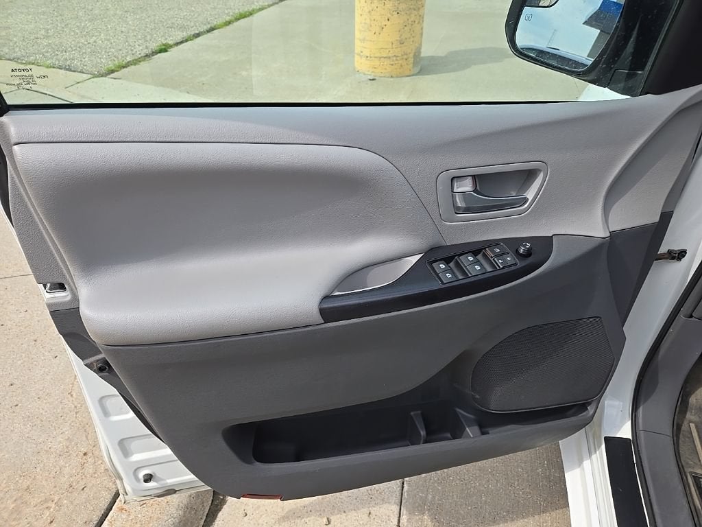 2017 Toyota Sienna LE