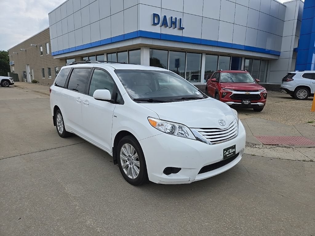2017 Toyota Sienna LE
