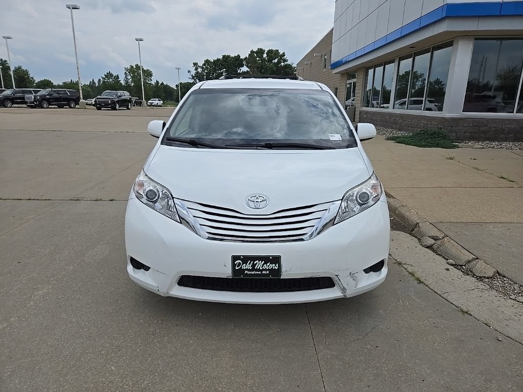 2017 Toyota Sienna LE