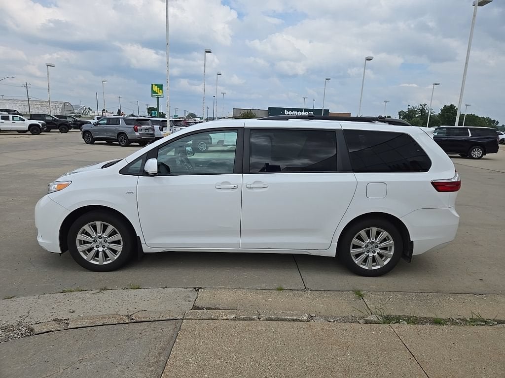 2017 Toyota Sienna LE